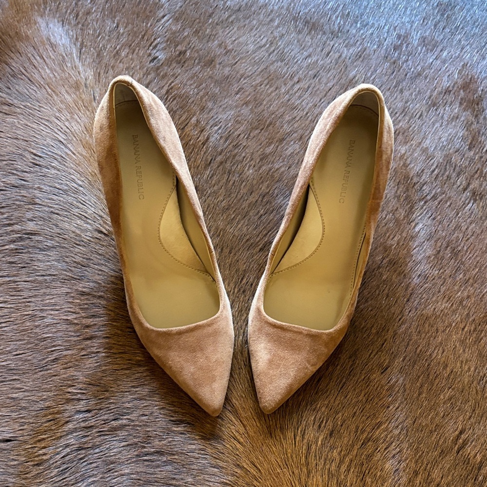 Banana Republic Tan Suede Pointed-Toe Heels